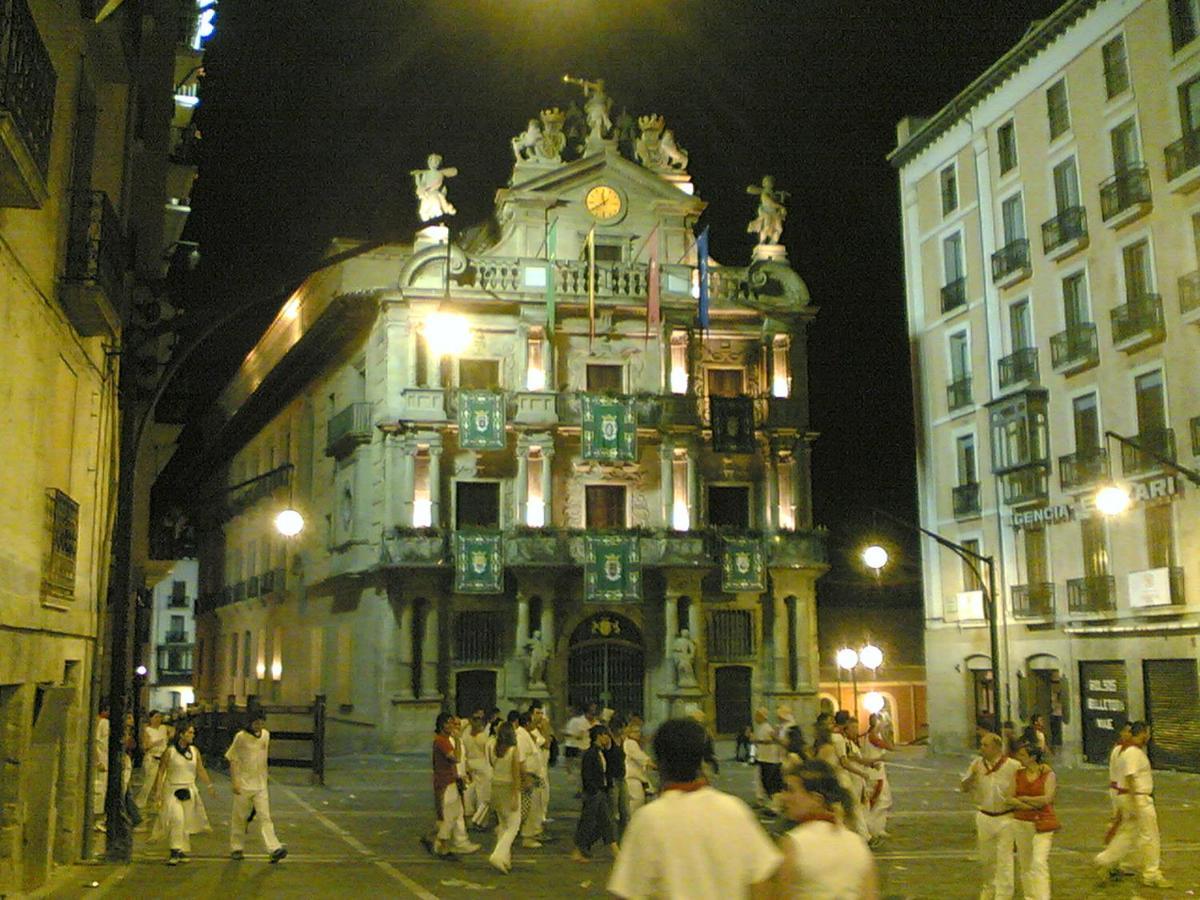 Calle Ansoleaga A 100 Mts Del Ayuntamiento Pamplona Exterior photo